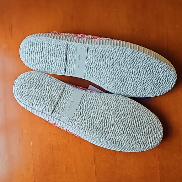 Liberty Floral Hampton Canvas Shoes - Picture 2 of 4